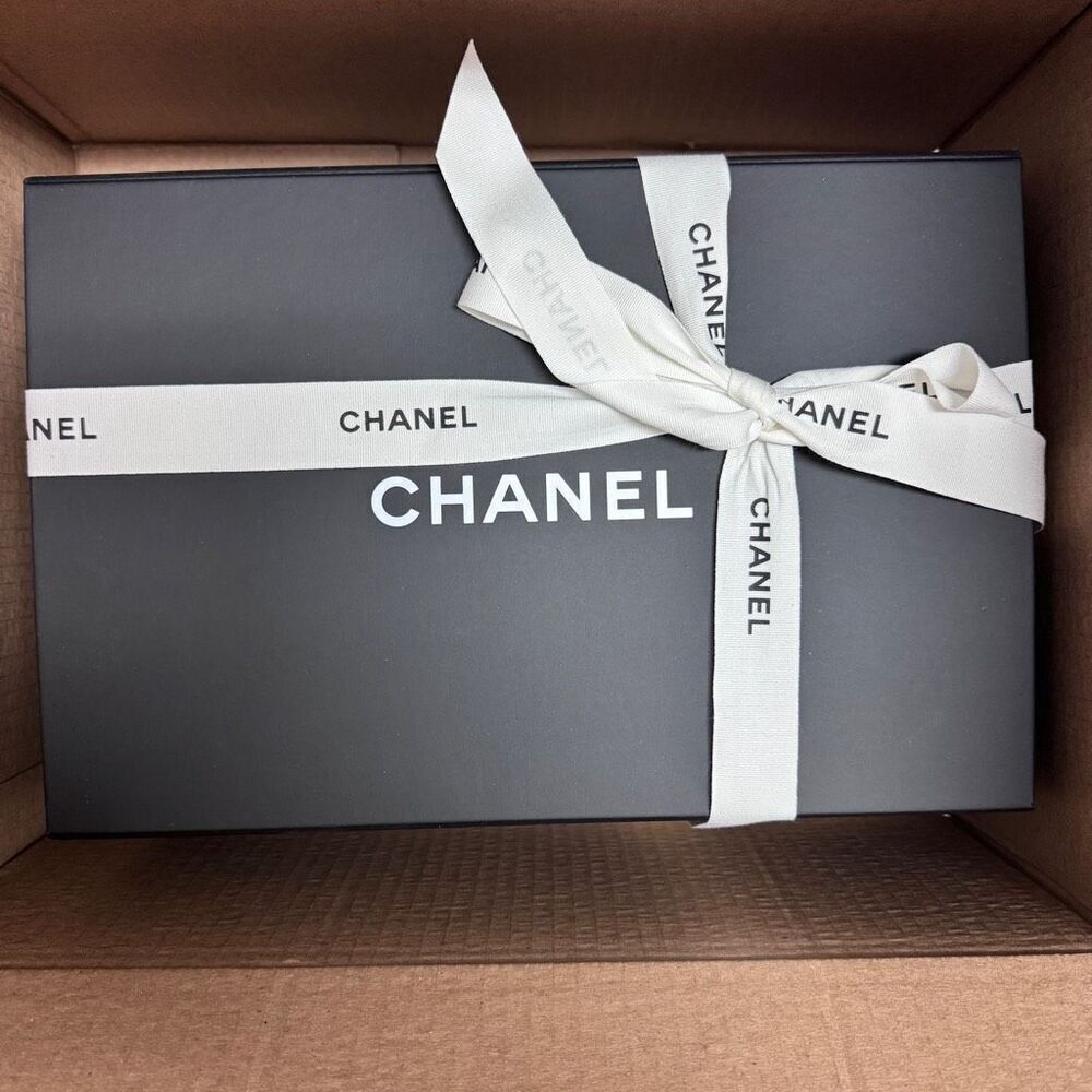 Chanel Classic Double Flap Medium Quilted Lambskin Black with Gold Hardware - Picture 15 of 15